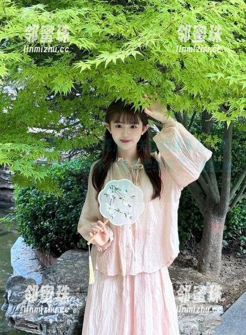 17c吃瓜：关注新鲜事儿，结果发现自己快跟不上这条烂线路了，得赶紧刷新！