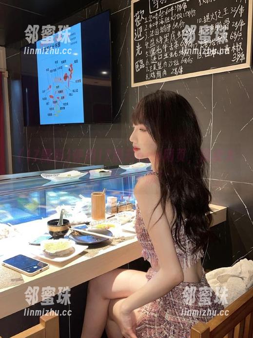 使用17黑料app网页，瓜皮大赏，吃瓜不腻！