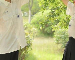 有人说www.51.com在线上爆料，让我想到我的神秘邻居…哈哈，你们懂的！