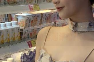 重点不是视频的内容，是52吃瓜网的逗趣评论！