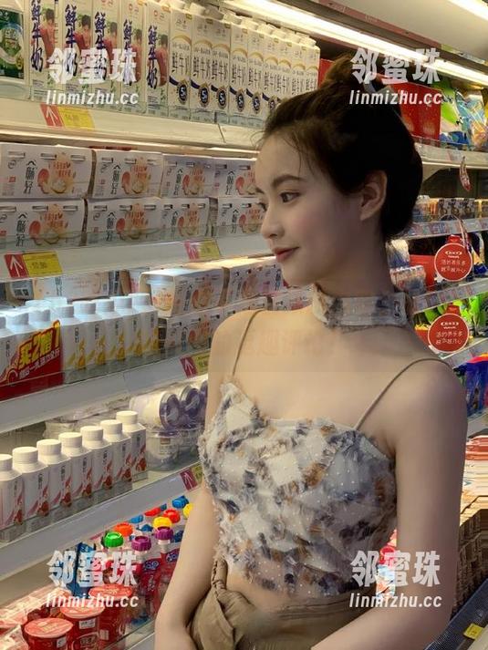 重点不是视频的内容，是52吃瓜网的逗趣评论！