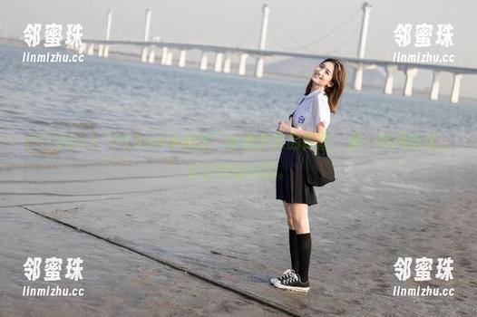 “718sx苹果版”给我带来的惊喜，像一阵风吹过，轻轻撩动心弦。