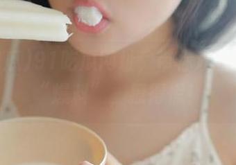 91吃瓜网址，带你观看最新的“爆料”，撩得慌！