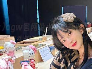 cgw官网说小猫也能吃瓜，果然这年头连猫也想凑热闹吗？