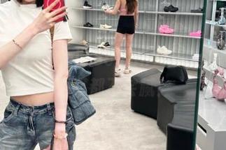 泡在hl155.fun在线，这种瓜怎么买都不会腻！