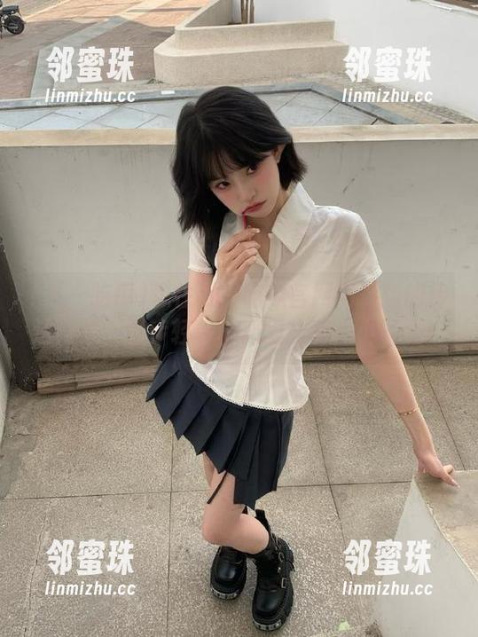 想往五一吃瓜官网网页版的传送门走，脚步轻巧，心里却有点小紧张！