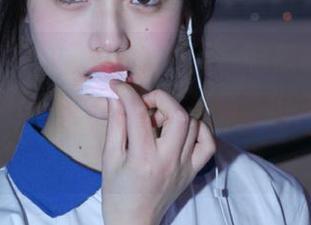 当我在五一吃瓜群众的网页上吃瓜时，真心希望有个“逃生通道”，遇到烂信息太想跑。