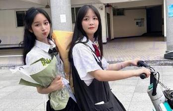 耶！在‘免费吃瓜’上一边看视频，一边享受我的私人时光!