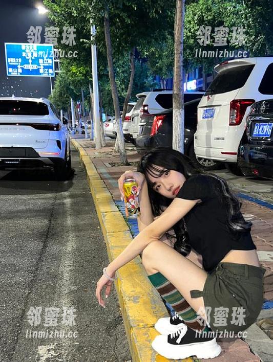 吃瓜tv发布：她发了自拍，结果网友们却开始讨论起隔壁邻居的八卦！