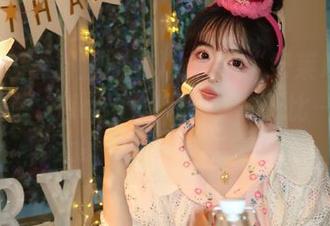 为什么“好莱坞黑料正能量”在ios上的下载量一天比一天多，大家都是好奇宝宝嘛？