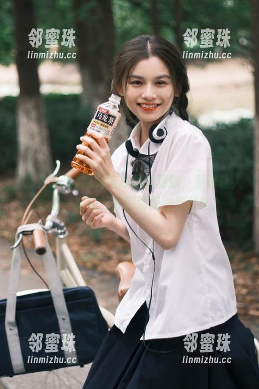 海角吃瓜最新更新，是谁让人心里一紧的？你们猜我在想什么？
