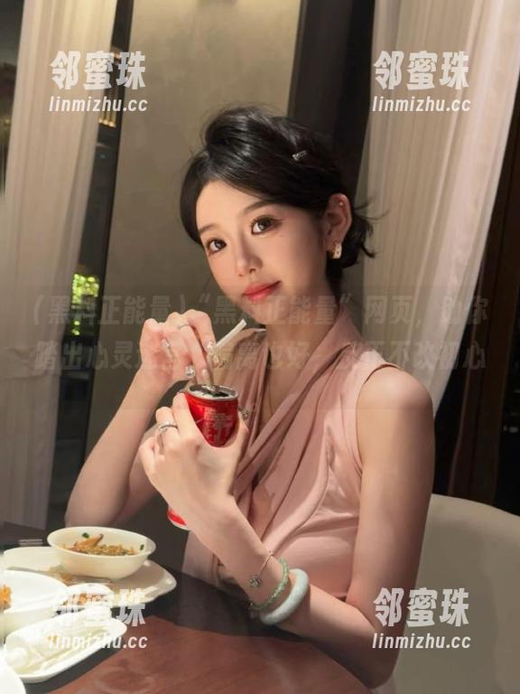 “黑料正能量”网页，助你踏出心灵迷宫，偏离也好，反正不改初心。