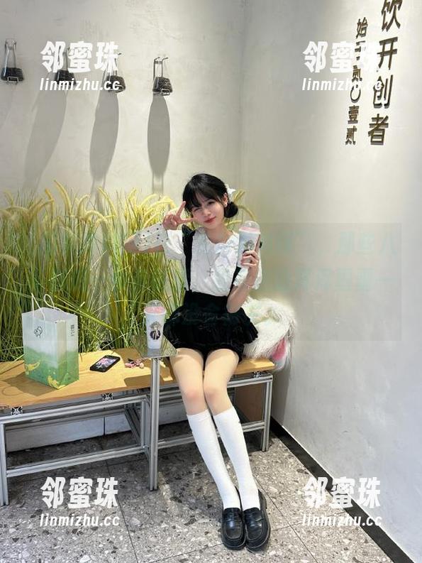 在“黑料爆料网”，那些八卦都是一条条链接，我在这边浑浑噩噩一天都没舍得关。